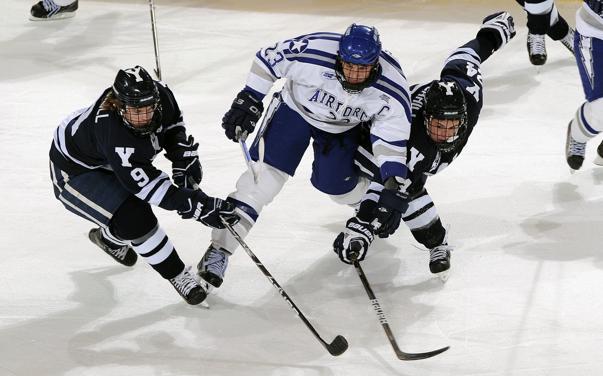 老鹰硬仗取胜魔术,武切维奇东决关键战接管比赛,当沉默的巨人决定怒吼