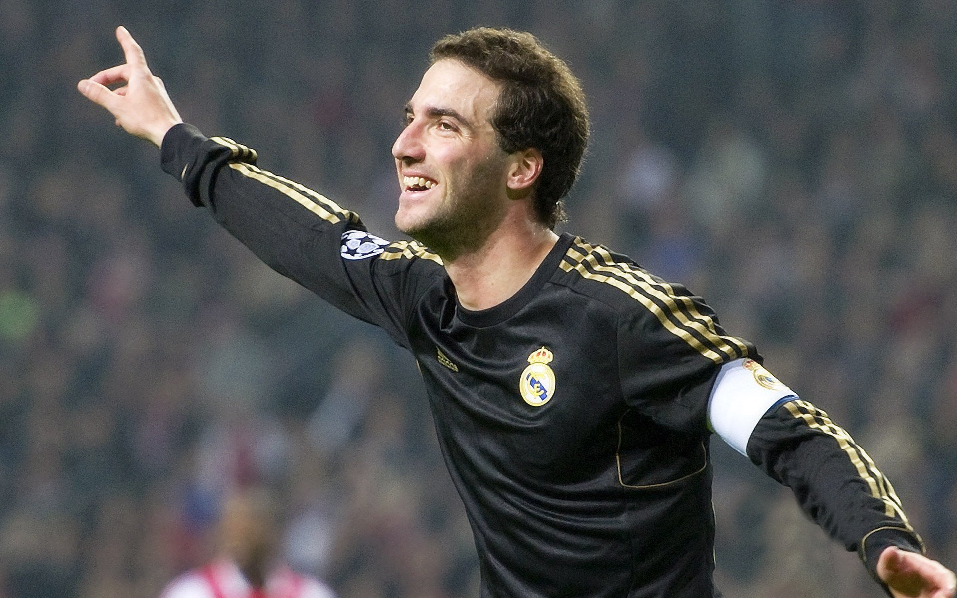 戈麦斯爆发，当几内亚的闪电劈开罗马的竞技场，淘汰赛的生存哲学